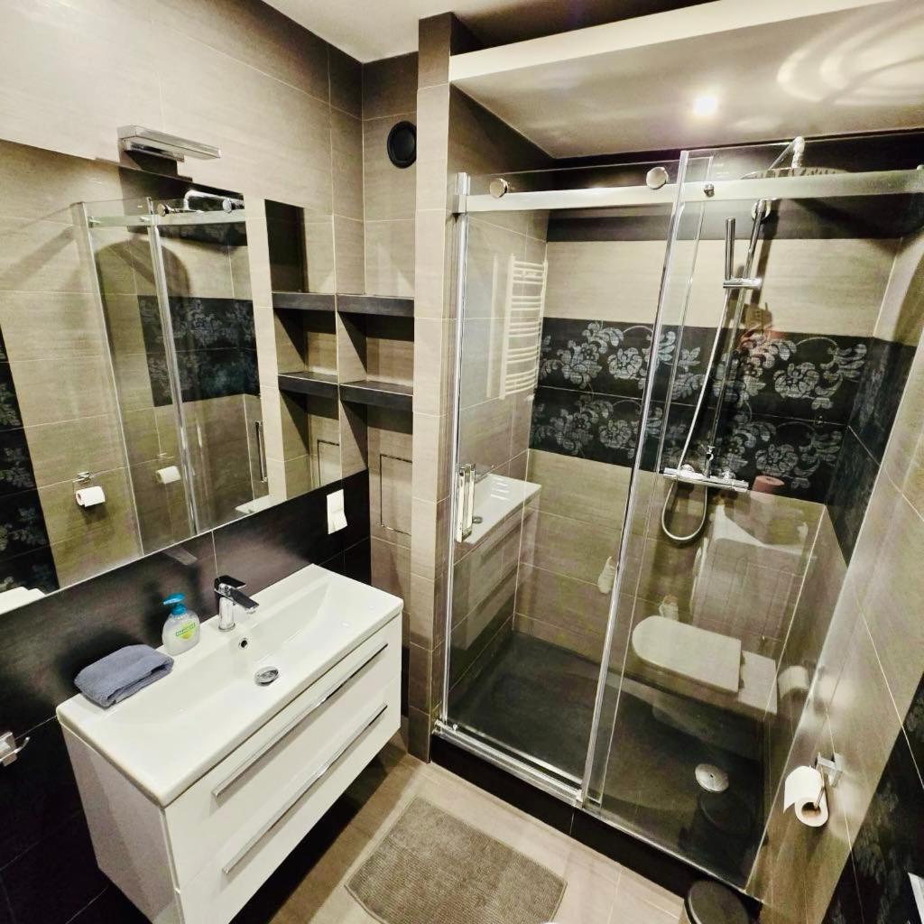 Apartament Z Widokiem Na Wawel W Centrum Miasta Krakau Buitenkant foto